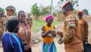Ibrahim Traore visits women in agricultural production on International Women's Day. Photo: Burkina Faso Presidency