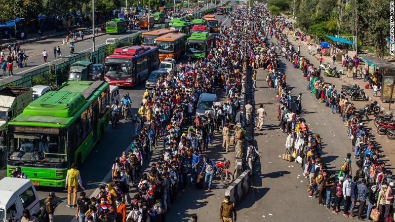 Mass exodus of workers and farmers in India due to the lockdown