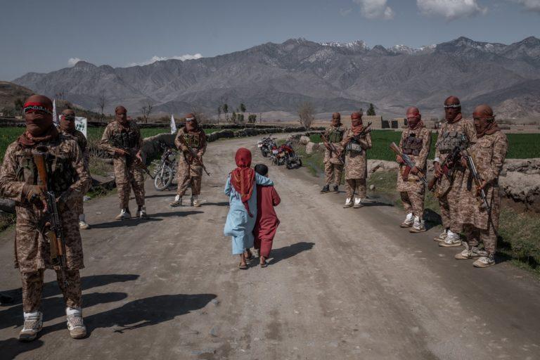 Afghan children walk past a Taliban Red Unit, an elite force, Alingar district, Laghman province in eastern Afghanistan (File photo)