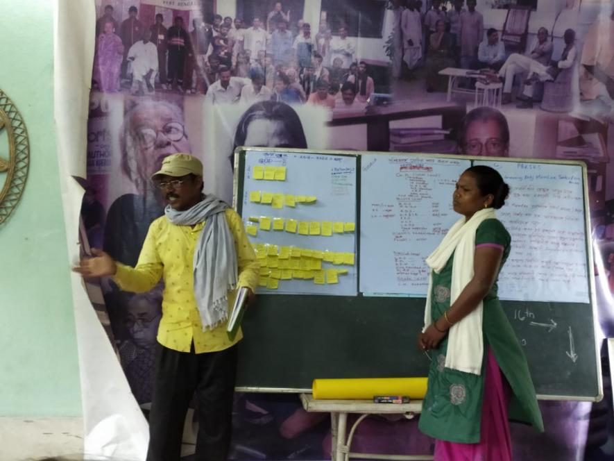 ramonita shabar taking part in group discussion to shabar youths to come in the education field