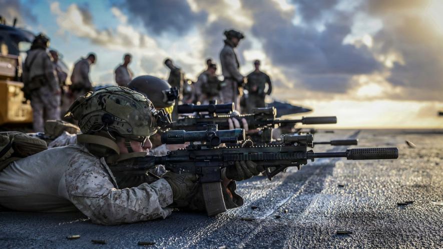US Marines conduct live-fire training on the flight deck of USS Iwo Jima (LHD 7) in the Caribbean Sea as part of the SOUTHCOM's deployment. Photo: US Marines / X