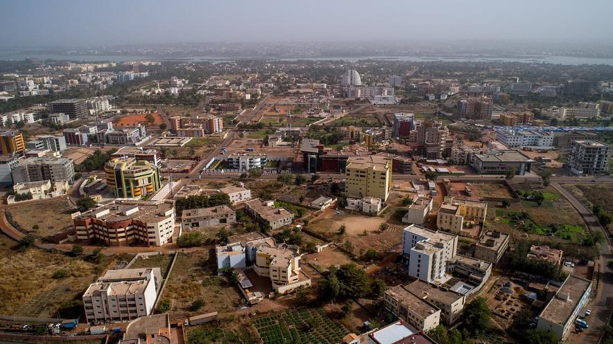 A view of the ACI 2000 neighborhood of Bamako, Mali with the Niger River in the background. Photo: Wikimedia Commons