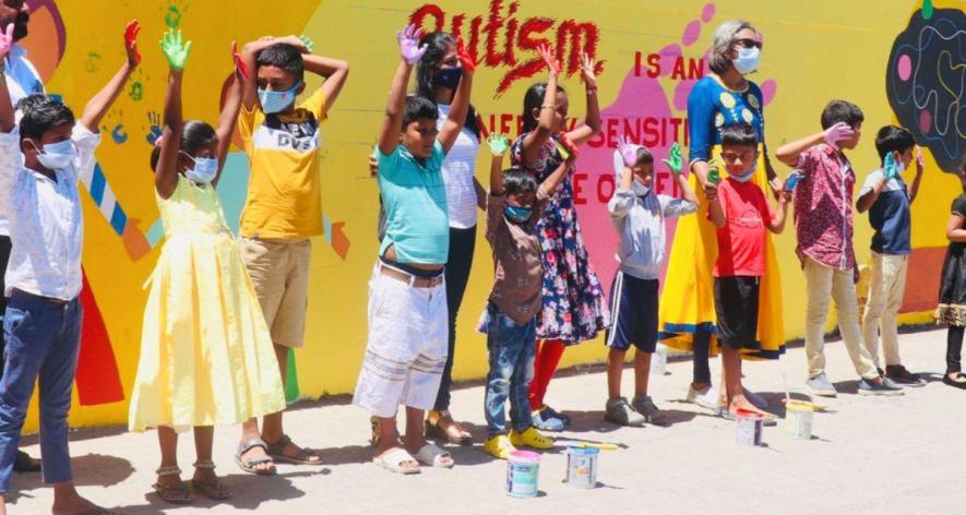 Children doing wall art to create awareness about our energy based solution in autism ( Photo - Dr Rajlakshmi Kandawamy, 101Reporters ) .
